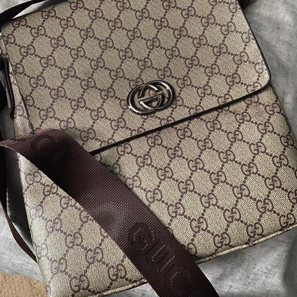 Gucci messenger bag